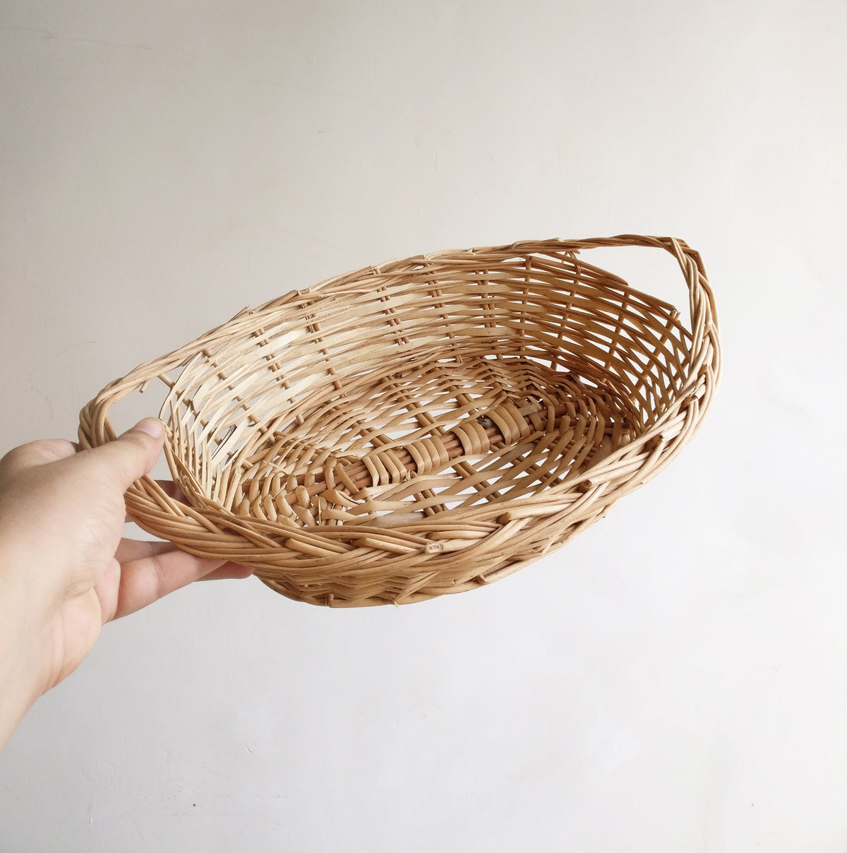 Handmade wicker basket organizer, Round basket with handle