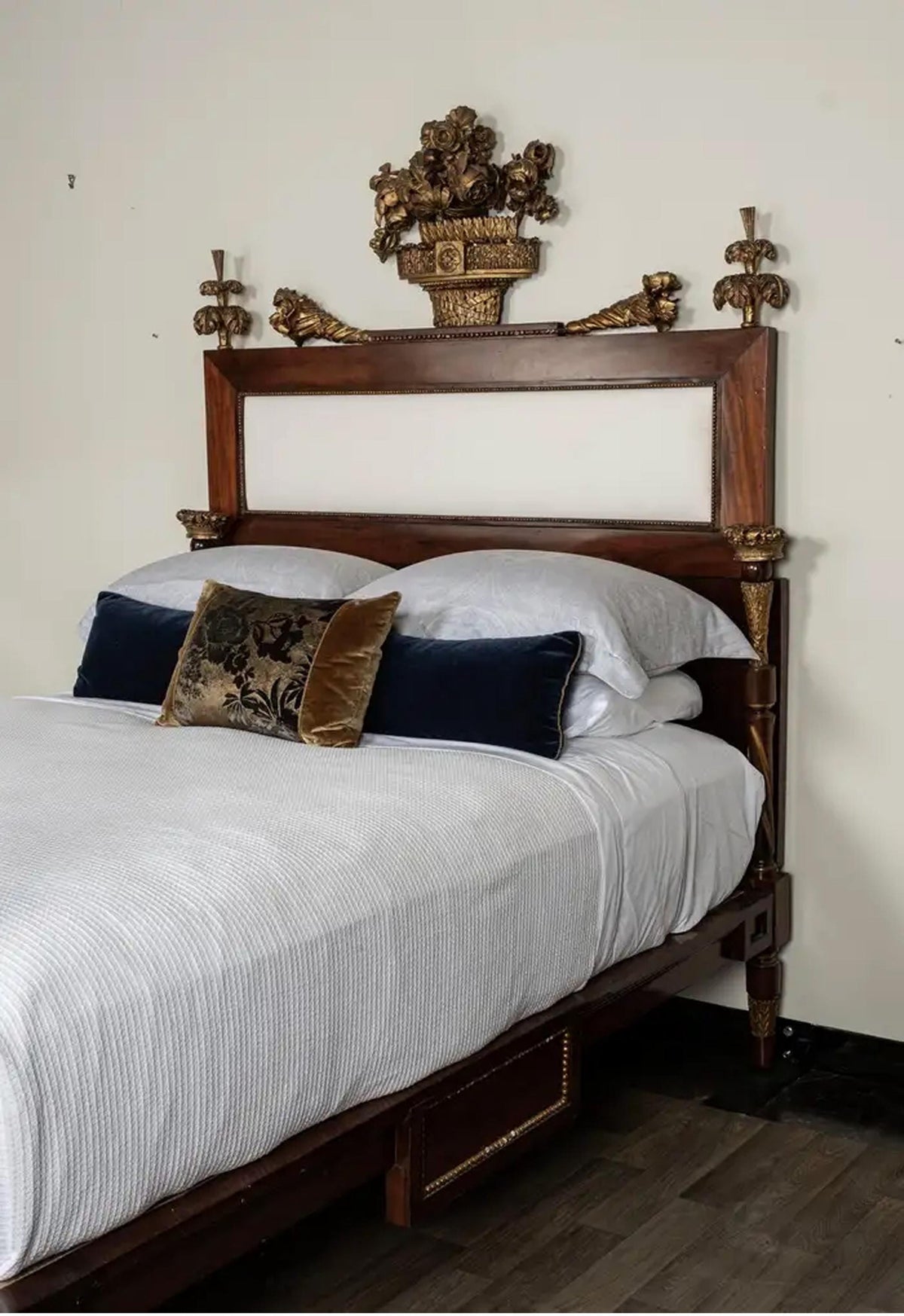 Giltwood  King/Queen Bed Frame, Ornate  Style Design